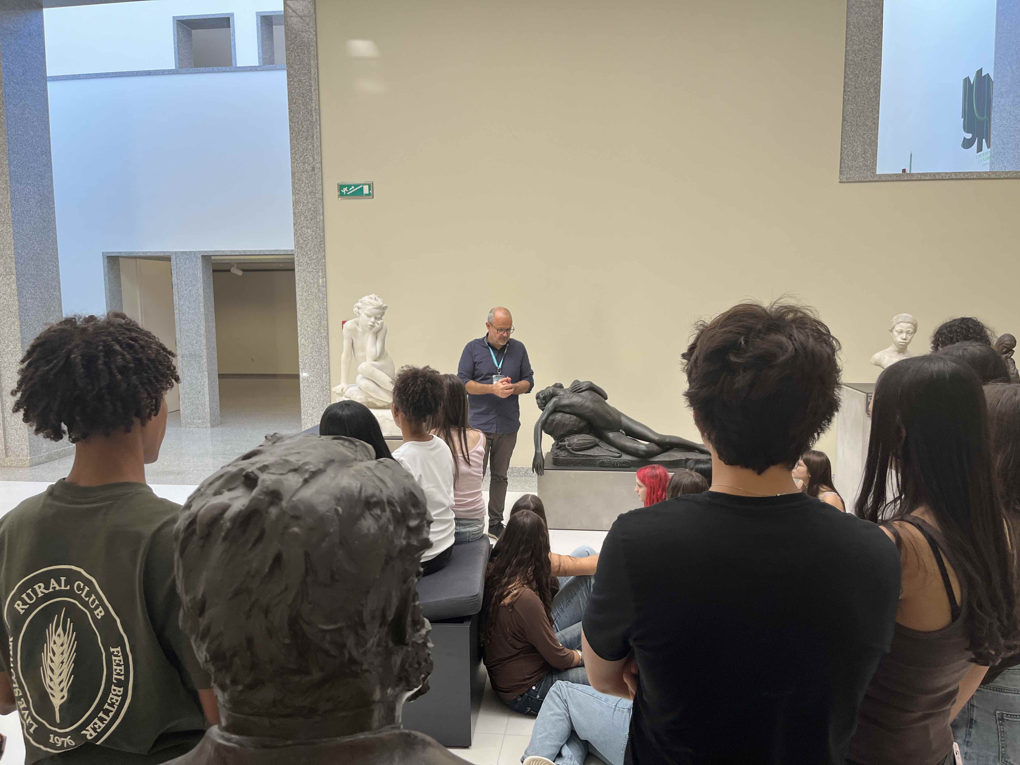 Curso de Artes Visuais em visitas de estudo pelo Porto