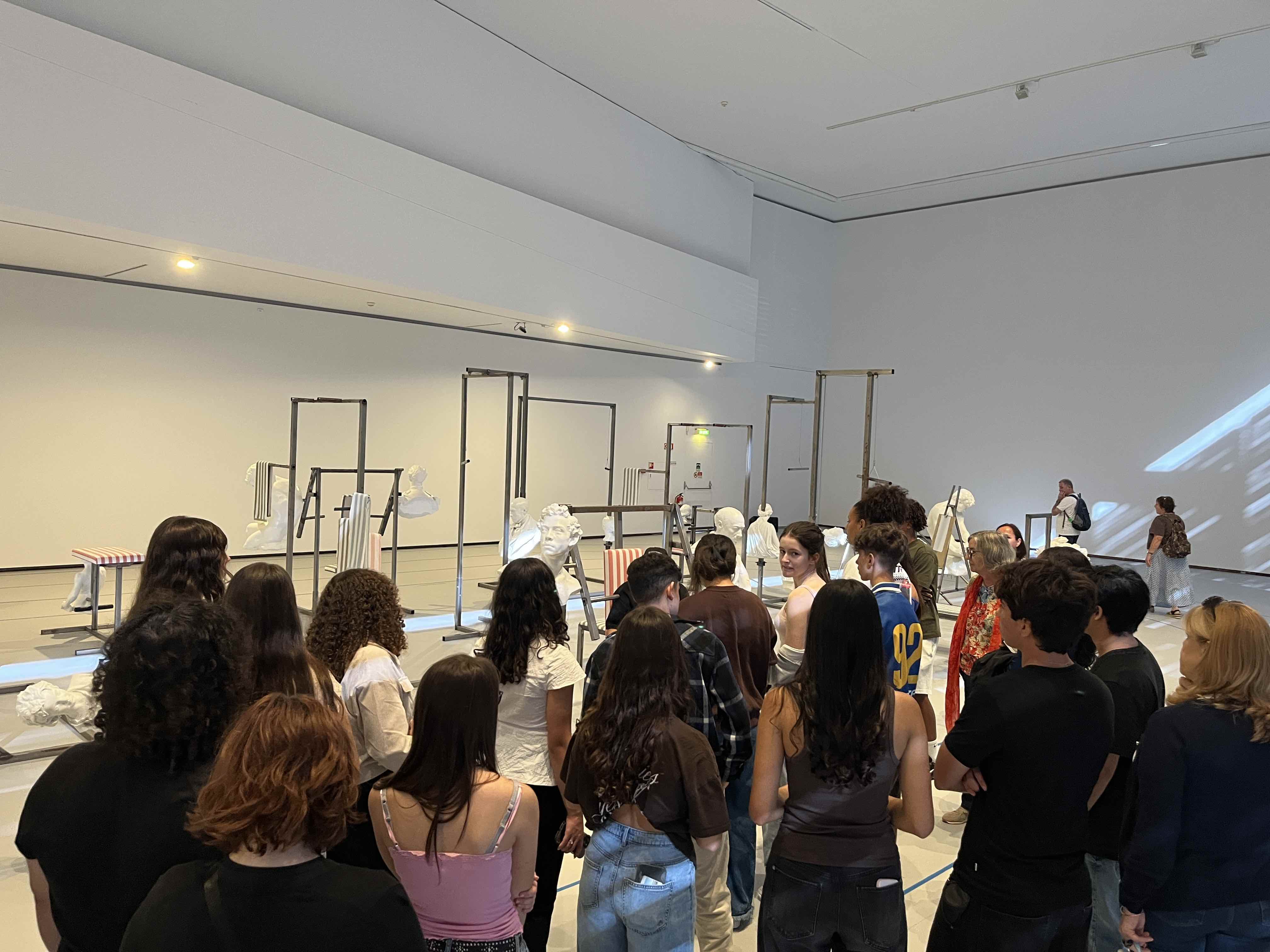 Curso de Artes Visuais em visitas de estudo pelo Porto